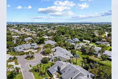 912 NE Sandalwood Place, Jensen Beach, FL 34957 - Photo 27