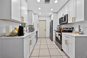 598 SW Lakehurst Dr, Port Saint Lucie, FL 34983 - Photo 7