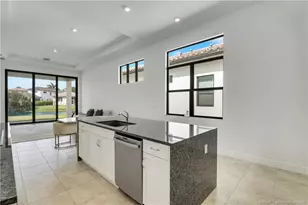 120 SE Cortile Enza, Port Saint Lucie, FL 34952 - Photo 9