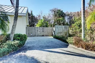 10205 S Indian River Dr, Fort Pierce, FL 34982 - Photo 9