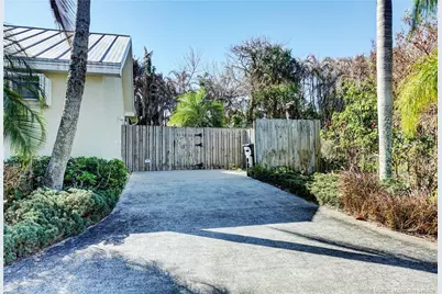 10205 S Indian River Drive, Fort Pierce, FL 34982 - Photo 9