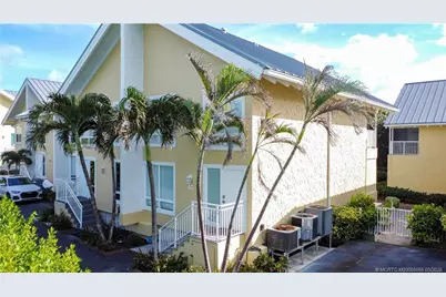 245 NE Macarthur Boulevard #12, Stuart, FL 34996 - Photo 5