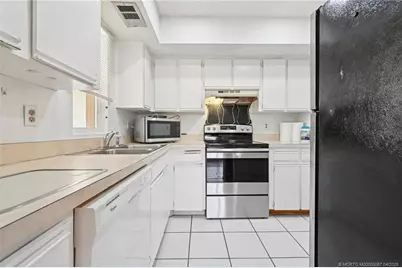 1506 SE Royal Green Circle #201, Port Saint Lucie, FL 34952 - Photo 5