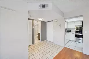 1506 SE Royal Green Cir, Port Saint Lucie, FL 34952 - Photo 9