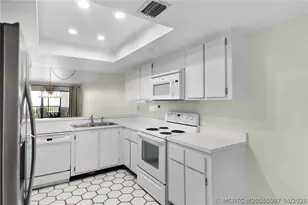 529 NE Plantation Rd, Stuart, FL 34996 - Photo 9