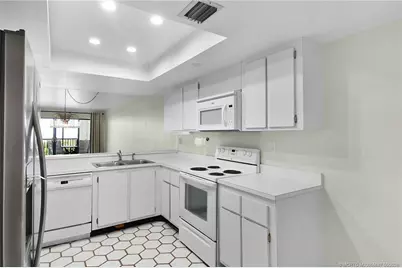 529 NE Plantation Road #105, Stuart, FL 34996 - Photo 9