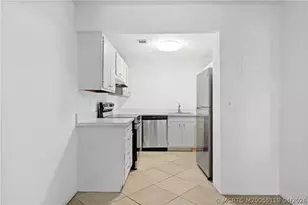 2118 SE Edler Dr, Stuart, FL 34994 - Photo 3