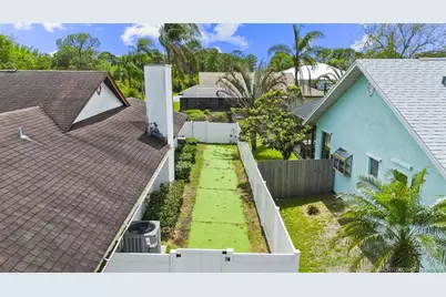 992 SE Thornhill Drive, Port Saint Lucie, FL 34983 - Photo 3