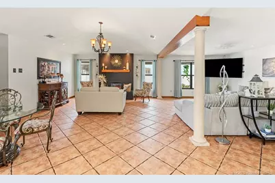 992 SE Thornhill Drive, Port Saint Lucie, FL 34983 - Photo 9