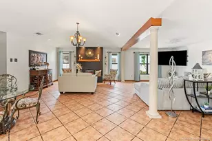 992 SE Thornhill Dr, Port Saint Lucie, FL 34983 - Photo 9