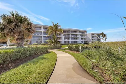 2001 SE Sailfish Point Boulevard #117, Stuart, FL 34996 - Photo 3