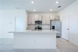 2730 NE Breezeway Cir, Jensen Beach, FL 34957 - Photo 11