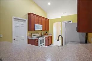 2009 SW Monterrey Ln, Port Saint Lucie, FL 34953 - Photo 7
