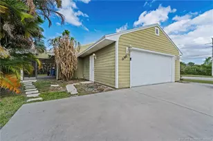 6285 SE Highland Ave, Stuart, FL 34997 - Photo 5