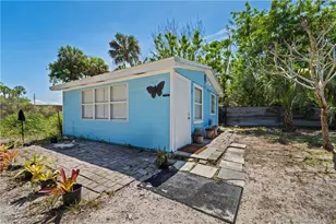 2614 NE Palm Ave, Jensen Beach, FL 34957 - Photo 9