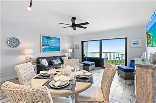 379 NE Tradewind Ln, Stuart, FL 34996 - Photo 9