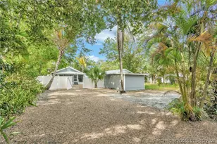542 SW Halpatiokee St, Stuart, FL 34994 - Photo 3