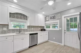 542 SW Halpatiokee St, Stuart, FL 34994 - Photo 11