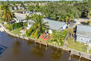 2456 SW Hideaway Ln, Stuart, FL 34994 - Photo 9