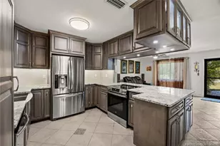 1671 SE 11th St, Stuart, FL 34996 - Photo 9