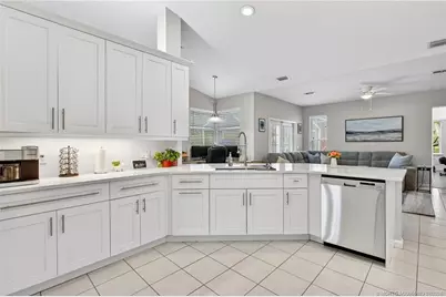 671 SE Pin Oak Terrace, Stuart, FL 34997 - Photo 3