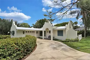 21 Emarita Way, Sewalls Point, FL 34996 - Photo 1