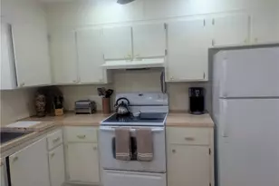 2950 SE Ocean Blvd, Stuart, FL 34996 - Photo 9