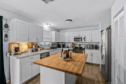 3248 SE Golden Gate Avenue, Stuart, FL 34997 - Photo 5