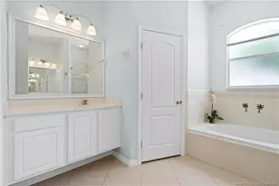 512 NW Sunflower Pl, Jensen Beach, FL 34957 - Photo 19