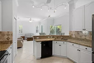 512 NW Sunflower Pl, Jensen Beach, FL 34957 - Photo 11