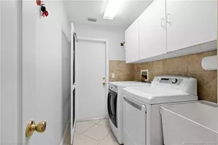 512 NW Sunflower Pl, Jensen Beach, FL 34957 - Photo 27