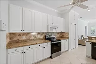 512 NW Sunflower Pl, Jensen Beach, FL 34957 - Photo 9