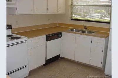 1290 SE Parkview Place #A2, Stuart, FL 34994 - Photo 7