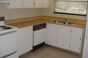 1290 SE Parkview Pl, Stuart, FL 34994 - Photo 7