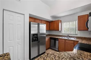 1575 SE Pomeroy St, Stuart, FL 34997 - Photo 7