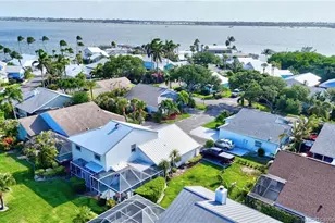 4061 NE Breakwater Dr, Jensen Beach, FL 34957 - Photo 5