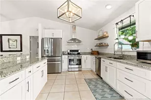 4401 SE Satinleaf Pl, Stuart, FL 34997 - Photo 9