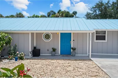 2495 NE Hickory Avenue, Jensen Beach, FL 34957 - Photo 9