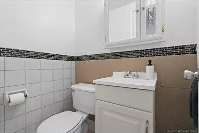2495 NE Hickory Avenue, Jensen Beach, FL 34957 - Photo 29