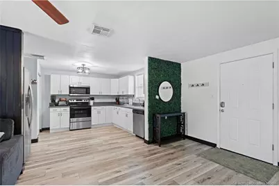 2495 NE Hickory Avenue, Jensen Beach, FL 34957 - Photo 15