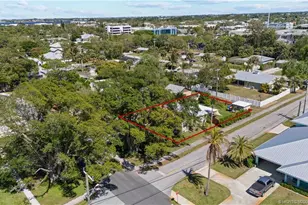 523 SE Dolphin Dr, Stuart, FL 34996 - Photo 9