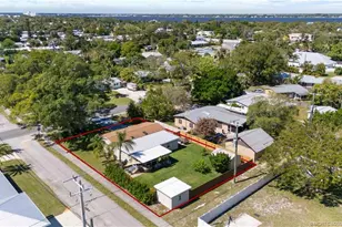 523 SE Dolphin Dr, Stuart, FL 34996 - Photo 7