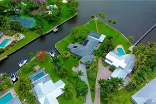 1910 NW Cove Cir, Stuart, FL 34994 - Photo 5