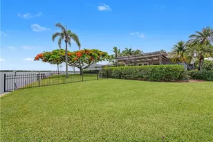 1910 NW Cove Cir, Stuart, FL 34994 - Photo 11