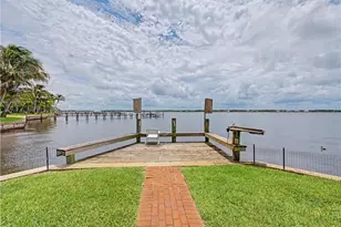 1910 NW Cove Cir, Stuart, FL 34994 - Photo 17