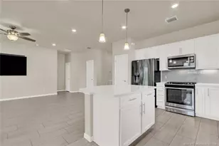 466 SE Vallarta Dr, Port Saint Lucie, FL 34984 - Photo 13