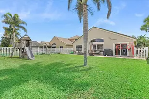 1015 SE Westminster Pl, Stuart, FL 34997 - Photo 3
