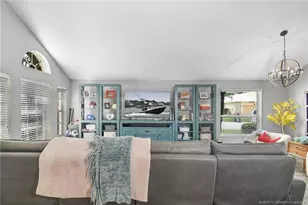 1015 SE Westminster Pl, Stuart, FL 34997 - Photo 9