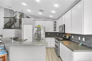 1015 SE Westminster Pl, Stuart, FL 34997 - Photo 17