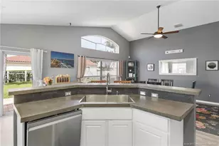 1015 SE Westminster Pl, Stuart, FL 34997 - Photo 19